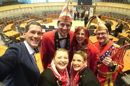 Jens Kamieth MdL empfängt Käner Karneval Club beim Närrischen Landtag