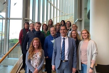 Kollegium der Hammerhütter Schule Siegen zu Besuch bei Jens Kamieth MdL im NRW-Landtag
