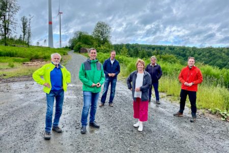 Jens Kamieth MdL informiert sich über den Zustand des heimischen Waldes bei der Waldgenossenschaft Büschergrund