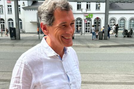 DB-Verkaufsstelle in Weidenau: Heimische CDU-Abgeordnete setzen sich für Kundennähe und Beratung vor Ort ein