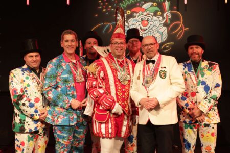 Närrischer Landtag: Jens Kamieth MdL hat Käner Karneval Club von 1969 e.V. aus Siegen im Parlament von Nordrhein-Westfalen empfangen